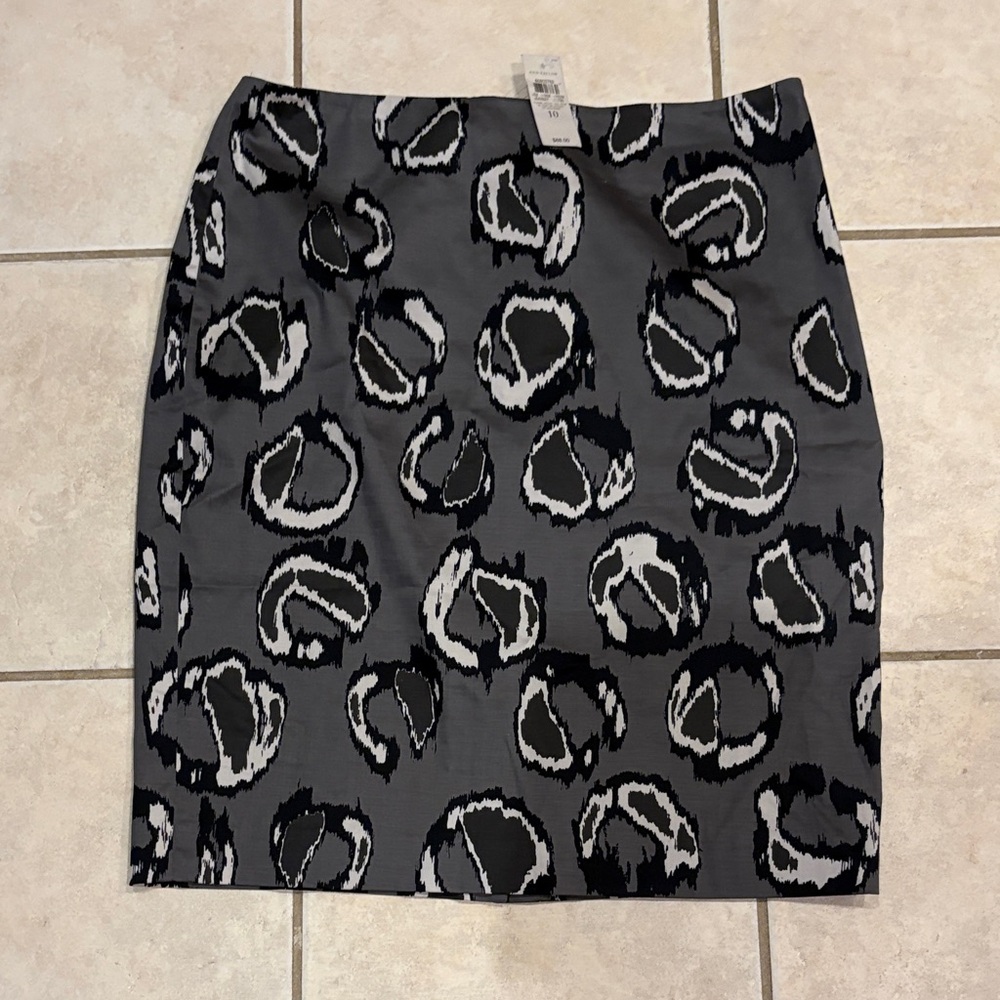 Ann Taylor Black and Gray Patterned Skirt